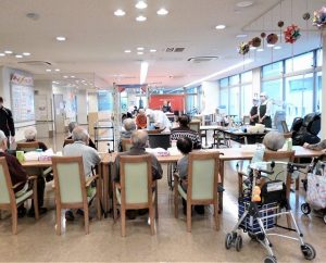 お刺身実演（1月のイベント食）-大阪城ケアホーム-